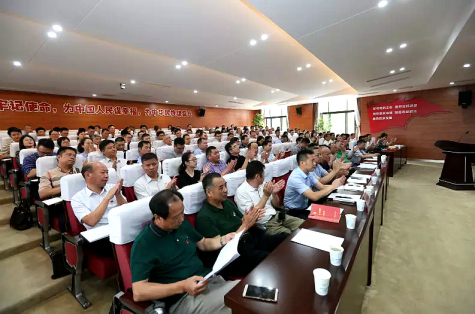 集團黨委參加工業(yè)園區婁葑街道紀念中國共產(chǎn)黨成立98周年座談會(huì )并受表彰