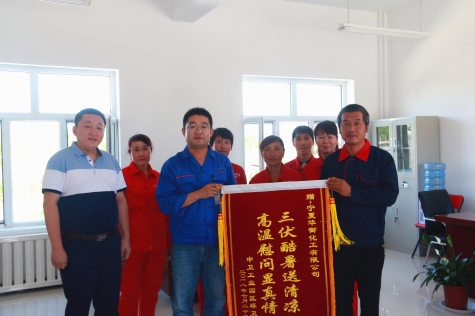 情系環(huán)衛工 盛夏送清涼