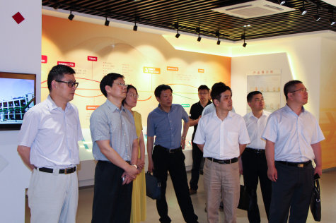 參加“全市構建和諧勞動(dòng)關(guān)系建設推進(jìn)會(huì )” 領(lǐng)導走進(jìn)蘇化科技園