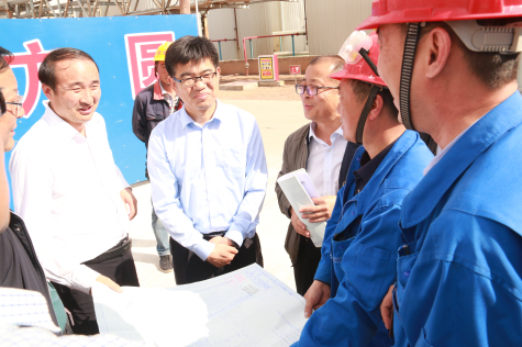 中衛市領(lǐng)導調研寧夏華御項目建設并現場(chǎng)辦公